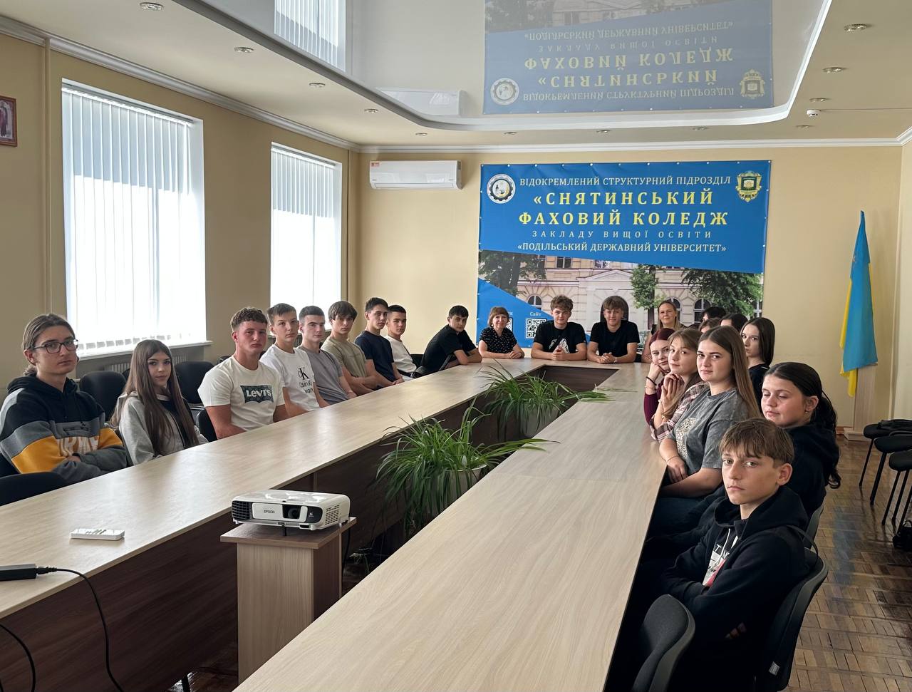 Студентська рада коледжу в конференційній залі